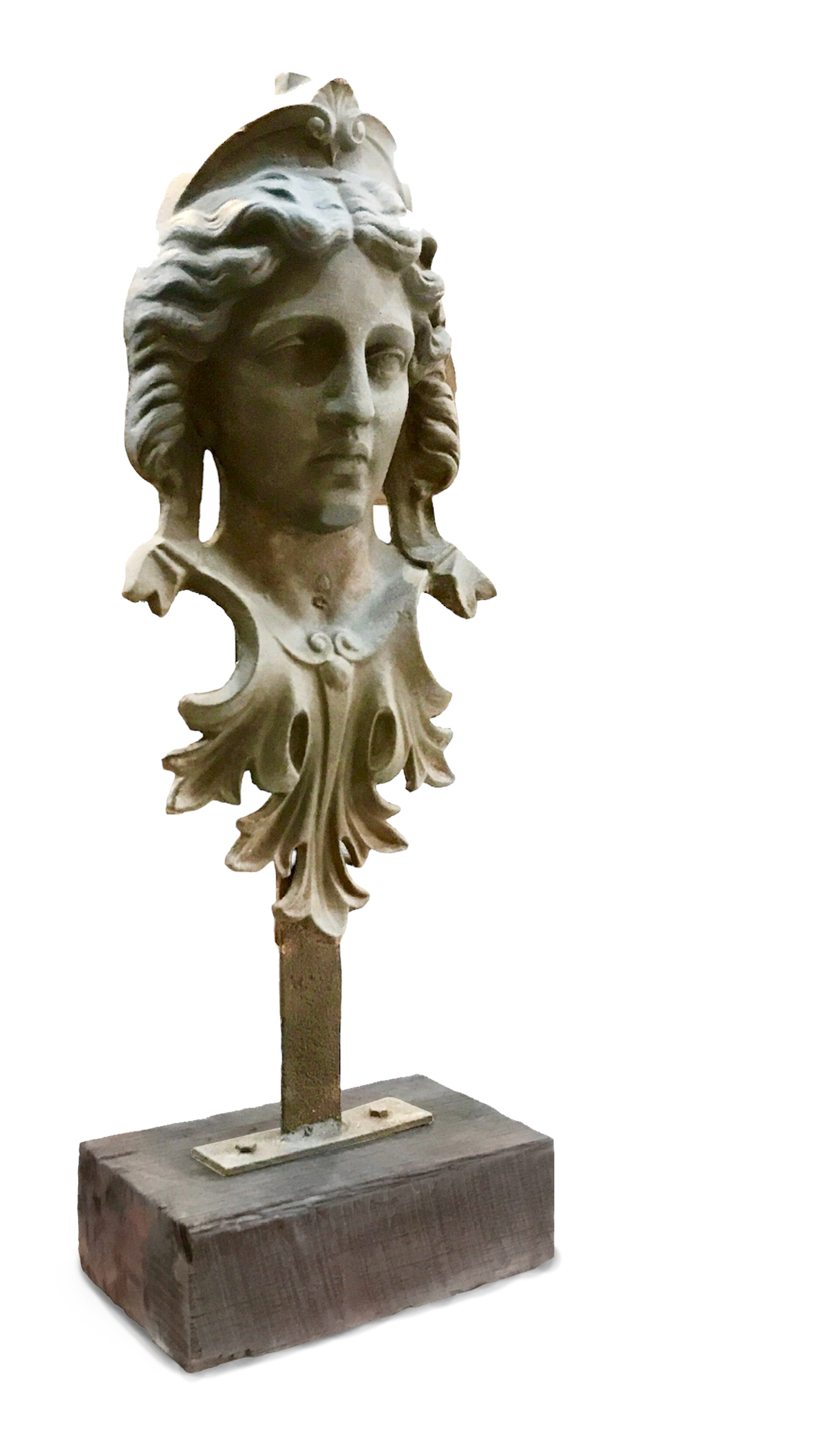 Mascaron de hierro con base de madera